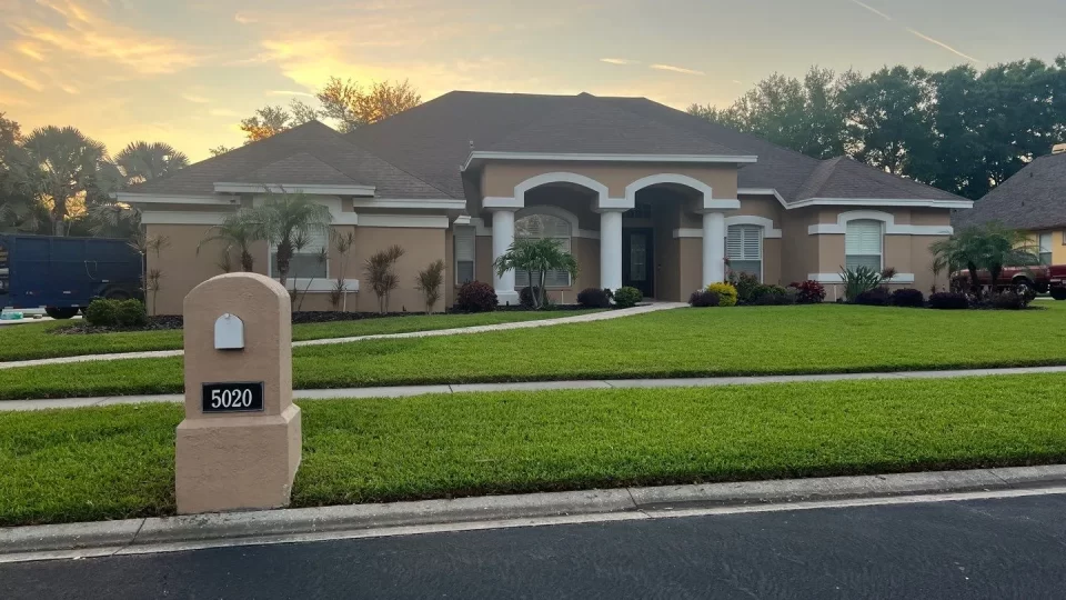 Luxurious home in Valrico, FL with fresh brown shingle roof installation.