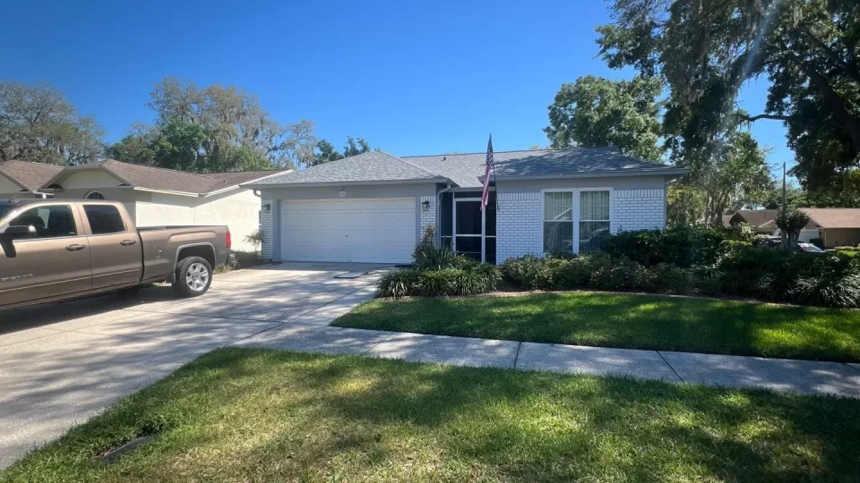 Single-story home in Valrico showcasing new gray shingle roofing.